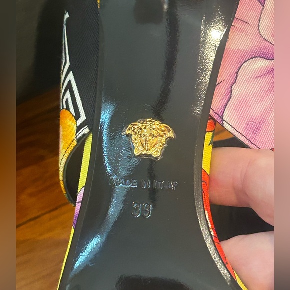 Versace Floral Baroque Heels Pumps Printed Silk Size 39 EU NIB - Picture 4 of 4